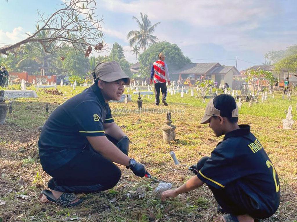 Program Khidmat Masyarakat Gotong Royong Membersihkan Kawasan Perkuburan Islam Dan Mengecat Batu Nisan 16 atlf com my images 0001