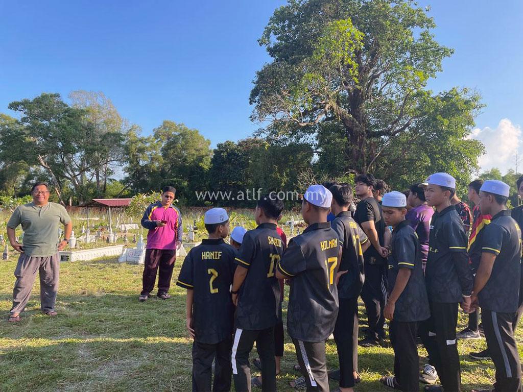 Program Khidmat Masyarakat Gotong Royong Membersihkan Kawasan Perkuburan Islam Dan Mengecat Batu Nisan 3 atlf com my images 0014