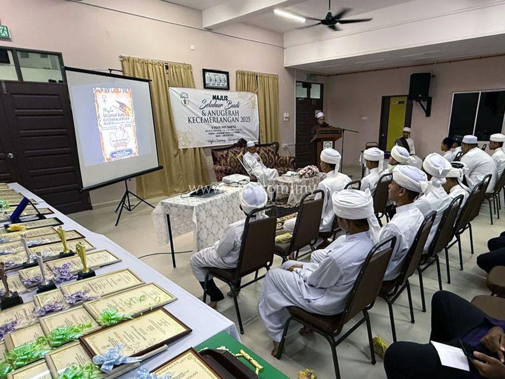 Majlis Seluhur Budi & Kecemerlangan Murid Akademi Tahfiz Lil Faaizin 2025 27 atlf com my images 0044