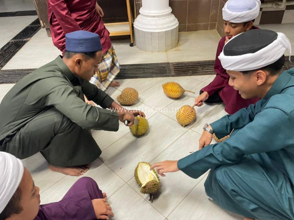 Majlis Santai Makan Durian Eratkan Silaturahim Warga ATLF Menjelang Ramadan 6 atlf com my images 0040